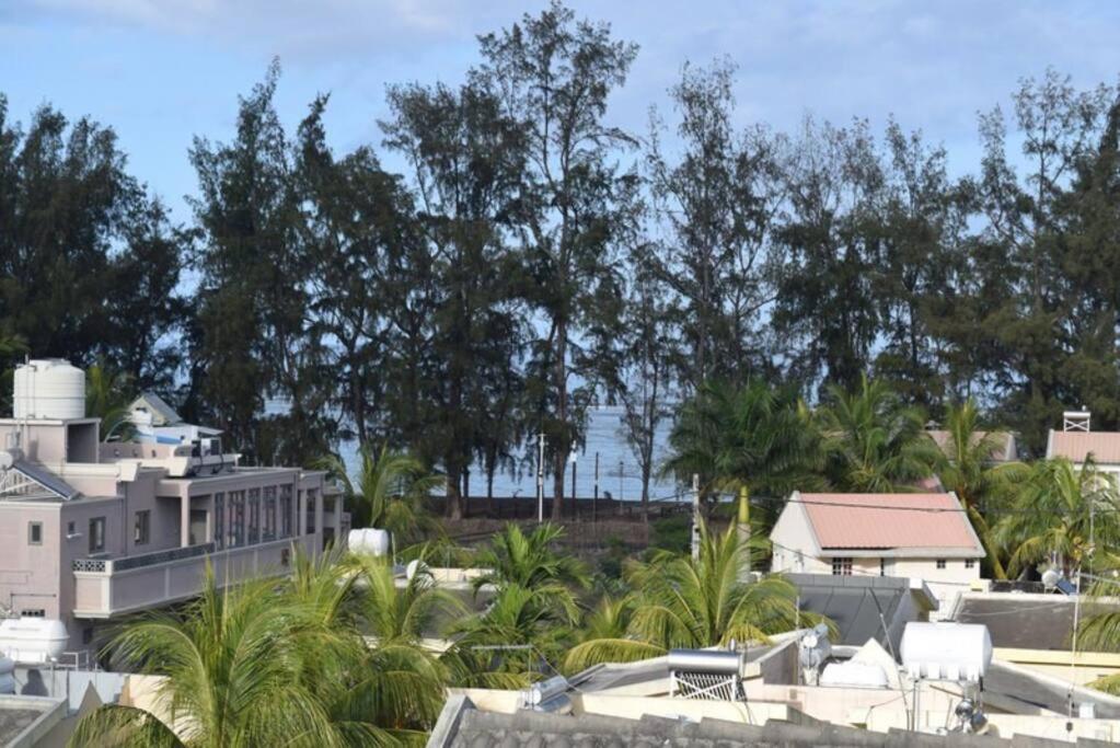 Westside Holidays Flic En Flac Beach Exterior foto